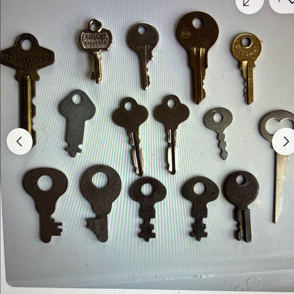 Vintage Metal Key Lot of 15 Silver & Brass tones flat luggage trunks Art